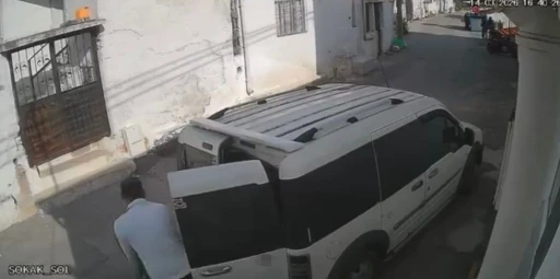 Hırsızlar "Parayı hesaba atacağız" diyerek 295 kilo zeytinyağını &ccedil;aldılar
