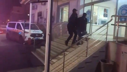 Hırsızlık su&ccedil;undan 32 yıl hapis cezayla aranan h&uuml;k&uuml;ml&uuml;, &ccedil;alıntı motosikletle dolaşırken yakalandı
