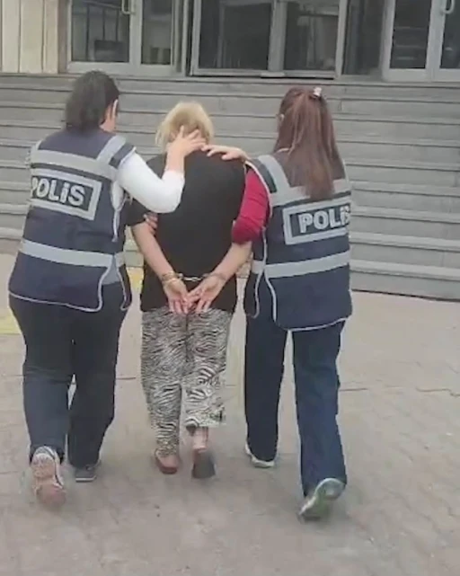 Hırsızlık su&ccedil;undan 70 yıl cezası bulunan kadın polisten ka&ccedil;amadı
