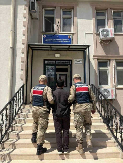 Hırsızlık su&ccedil;undan aranan şahıs yakalandı
