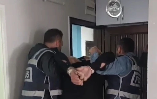 ’Hırsızlık’ suçundan aranan şahıs yakalandı
