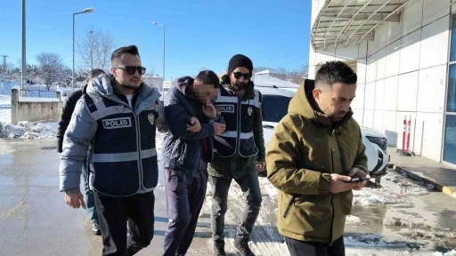 Hırsızlık su&ccedil;undan aranan şahıs yakalandı
