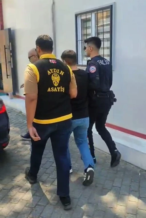 Hırsızlıktan aranan 2 h&uuml;k&uuml;ml&uuml; yakalandı
