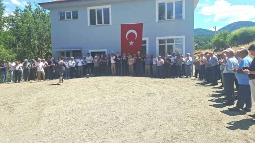 Hisarcık Aşağı Yoncaağa&ccedil; K&ouml;y&uuml;&rsquo;nde &Ccedil;ok Ama&ccedil;lı Salon a&ccedil;ıldı ve hayır yemeği d&uuml;zenlendi
