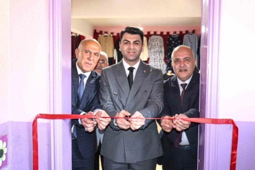 Hisarcık Aşağı Yoncaağaç köyünde açılan giyim kursunun yıl sonu sergisi
