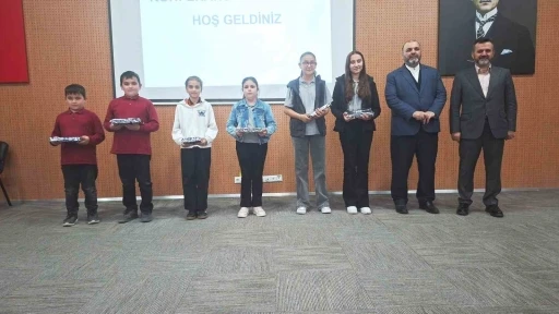 Hisarcık İl&ccedil;e M&uuml;ft&uuml;l&uuml;ğ&uuml;nce başarılı &ouml;ğrenciler &ouml;d&uuml;llendirildi
