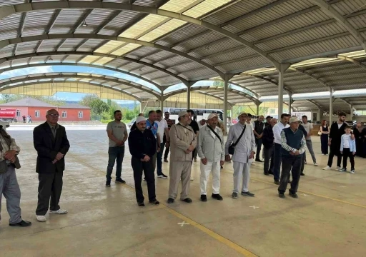 Hisarcık&rsquo;lı hacı adayları kutsal topraklara dualarla uğurlandı
