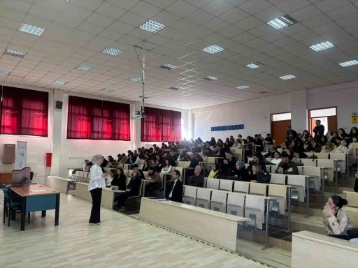 Hisarcık MYO&rsquo;da bağımlılıkla m&uuml;cadele semineri d&uuml;zenlendi
