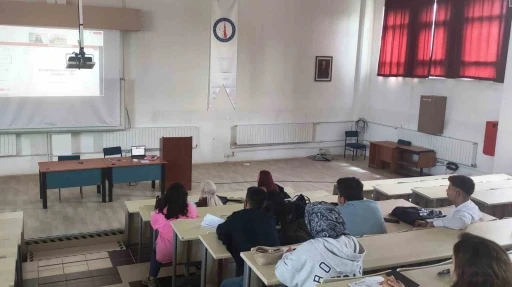 Hisarcık MYO’da &quot;CV Hazırlama ve Mülakat Teknikleri&quot; konulu konferans
