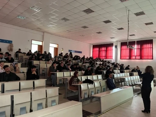 Hisarcık MYO’da &quot;Davranışsal Bağımlılıkla Mücadele&quot; konulu eğitim düzenlendi
