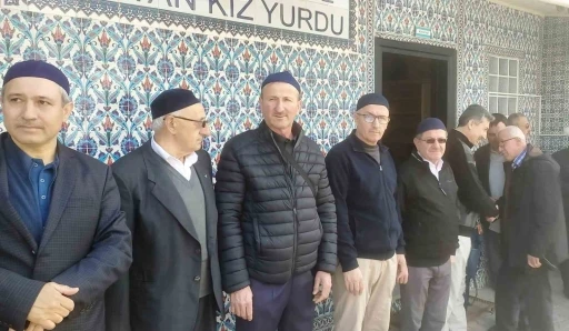 Hisarcık’ta 20 kişilik umre kafilesi dualarla uğurlandı
