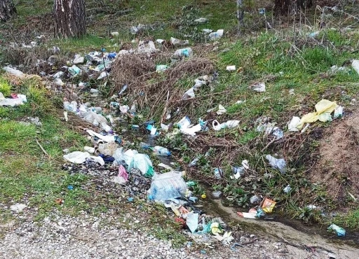 Hisarcık&rsquo;ta &ccedil;eşmenin &ccedil;evresi &ccedil;&ouml;pl&uuml;ğe d&ouml;nd&uuml;

