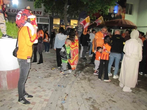Hisarcık’ta Galatasaray taraftarları şampiyonluğu kutladı
