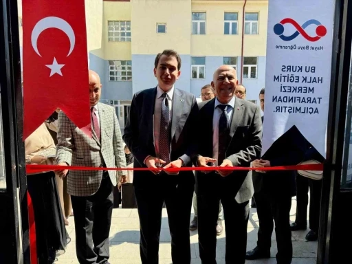 Hisarcık&rsquo;ta giyim sergisi a&ccedil;ıldı
