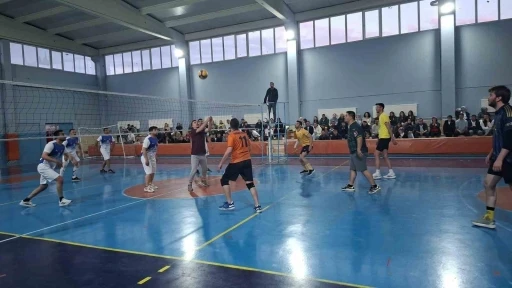 Hisarcık&rsquo;ta kurumlararası voleybol turnuvasında Devlet Hastanesi şampiyon oldu
