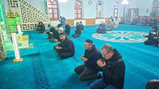 Hisarcık&rsquo;ta "2026&rsquo;ya Huzurda Başlıyoruz" temalı sabah namazı buluşması
