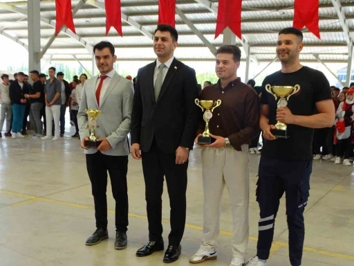 Hisarcık’ta yarışmalarda dereceye giren öğrenciler ödüllendirildi
