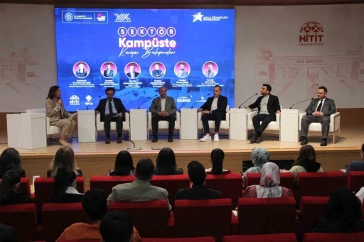 Hitit &Uuml;niversitesi&rsquo;nde sekt&ouml;r&uuml;n &ouml;nc&uuml;leri &ouml;ğrencilerle buluştu
