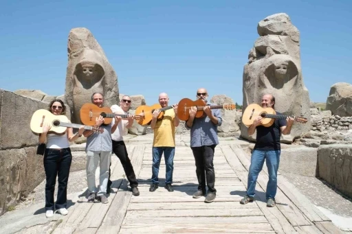 Hititler’in merkezinde gitar ezgileri
