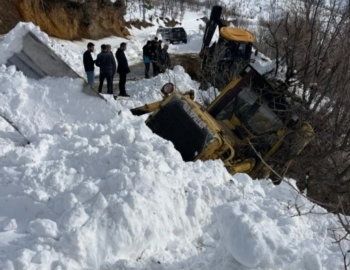 Hizan&rsquo;da karla m&uuml;cadele sırasında kaza
