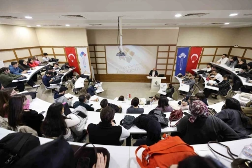 HK&Uuml;&rsquo;de "Mezopotamya&rsquo;dan G&uuml;n&uuml;m&uuml;ze: Gılgamış Destanı" konferansı d&uuml;zenlendi
