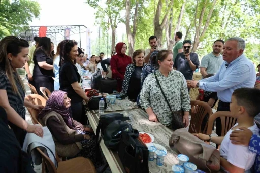 Honaz Belediyesi tarafından d&uuml;zenlenen Anneler G&uuml;n&uuml; etkinliğine yoğun katılım
