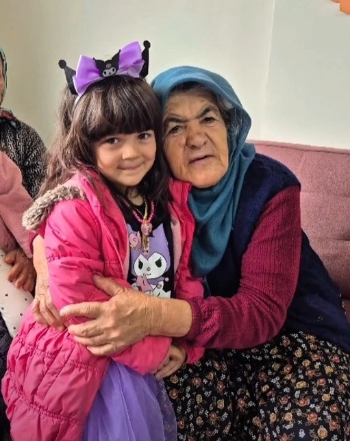 Honazlı gen&ccedil;lerden Yaşlılar Haftasında anlamlı ziyaret
