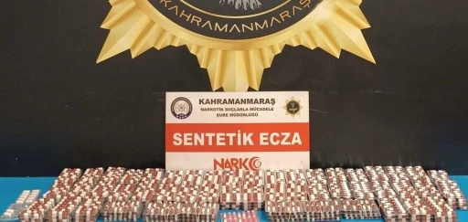 Hoparl&ouml;rde binlerce uyuşturucu hap ele ge&ccedil;irildi: 2 tutuklama
