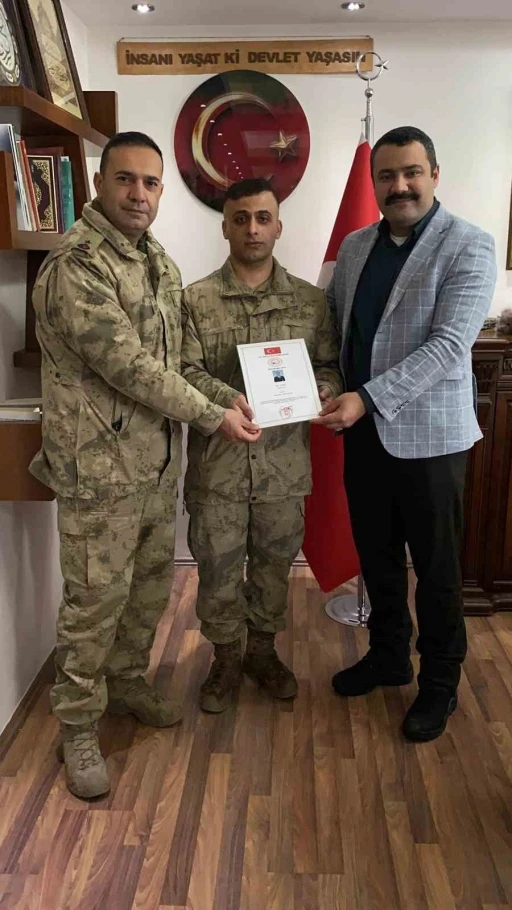 Hozat&rsquo;ta Uzman &Ccedil;avuş Yunus Can&rsquo;a anlamlı takdir
