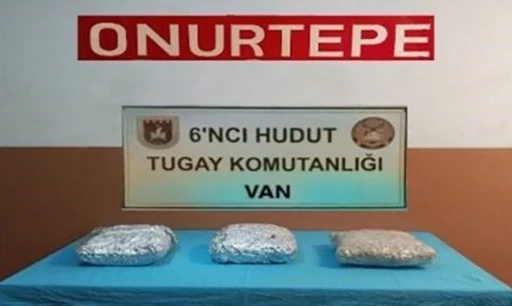 Hudutta uyuşturucu ka&ccedil;ak&ccedil;ılarına Mehmet&ccedil;ik engeli: 4 kilo uyuşturucu ele ge&ccedil;irildi
