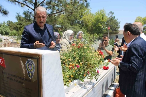 Hulusi Akar: &quot;El birliğiyle çalışarak Terörsüz Türkiye’yi hep beraber inşa edeceğiz&quot;
