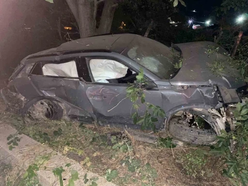 Hurdaya çıkan otomobilden yaralı kurtuldu
