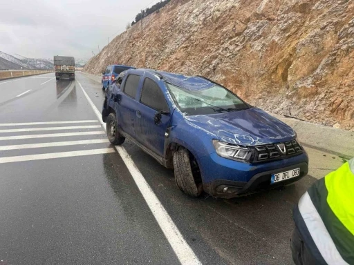 Hurdaya d&ouml;nen ara&ccedil;ta şans eseri kazayı yaralı atlattı
