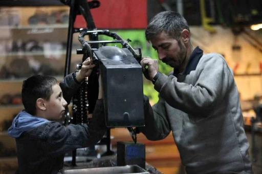Hurdaya dönen Jawa motosikletler atölyede yeniden gün yüzüne çıkıyor
