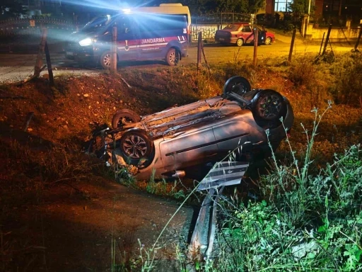Hurdaya d&ouml;nen otomobili bırakıp ka&ccedil;tılar
