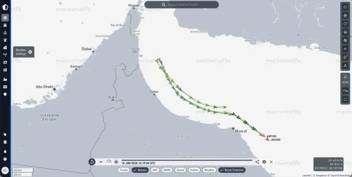 H&uuml;rm&uuml;z Boğazı yakınlarındaki Suudi Arabistan bandıralı 3 s&uuml;per tanker, yeniden takip sinyali vermeye başladı
