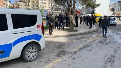 Husumetlisini cadde ortasında bıçaklayan şüpheli yakalandı

