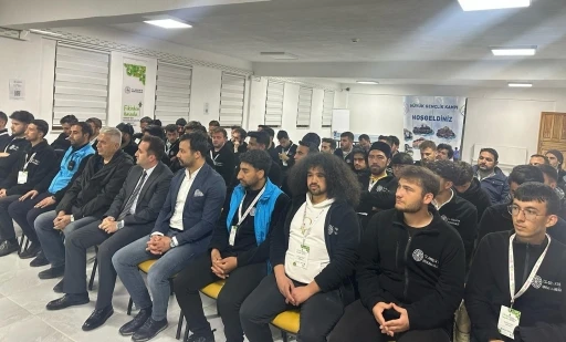 Hüyük’teki kampta gençler tarımı öğreniyor
