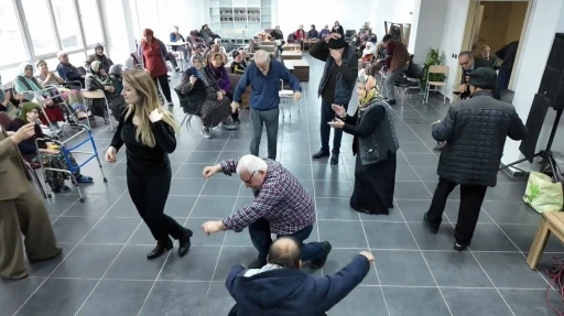 Huzurevi sakinleri i&ccedil;in d&uuml;zenlenen konserler s&uuml;r&uuml;yor
