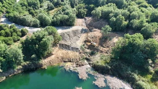 İBB Arnavutköy’de doğal gölü &quot;hafriyat döküm alanı&quot; ilan etti
