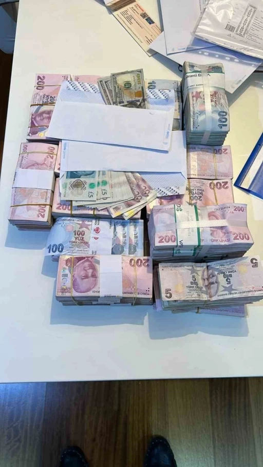 İBB operasyonunun 2. dalgasında para kasaları deşifre edildi
