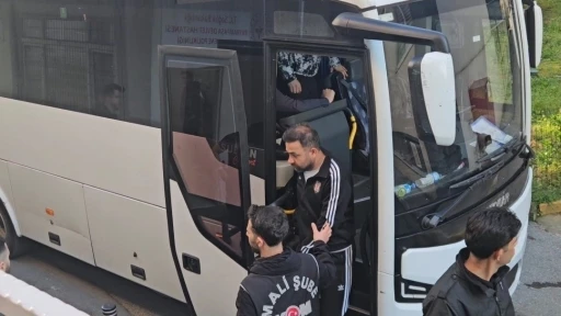 İBB&rsquo;ye y&ouml;nelik son dalga operasyonunda g&ouml;zaltına alınan 12 kişi sağlık kontrol&uuml;nden ge&ccedil;irildi
