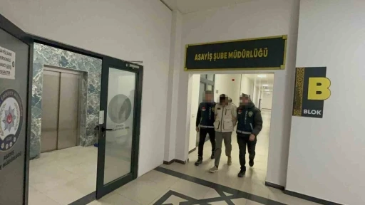 İ&ccedil;inde altın bulunan &ccedil;elik kasayı &ccedil;aldı, polis evinde yakaladı
