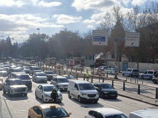 İ&ccedil;işleri Bakanlığı yerleşkesinde konteyner yangını
