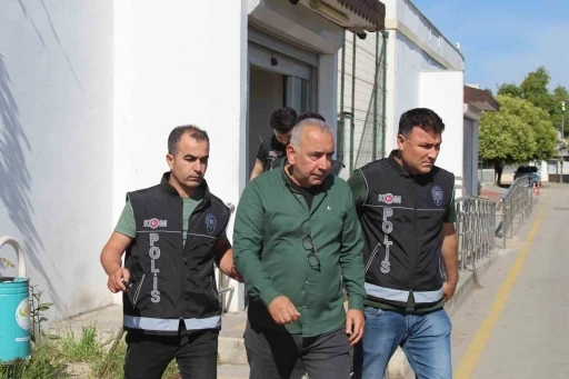 İddianameye göre Başkan Tekin kocasını &quot;çantacısı&quot; yapmış
