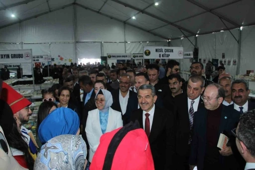 İdil Kitap Fuarı ve K&uuml;lt&uuml;r Ş&ouml;leni başladı
