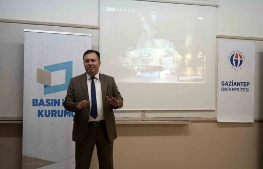 İHA B&ouml;lge M&uuml;d&uuml;r&uuml; Akın, &ouml;ğrencilere 15 Temmuz&rsquo;u anlattı
