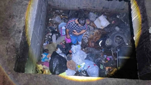 İhtiya&ccedil; gidermek i&ccedil;in girdiği inşaatta 4 metrelik kuyuya d&uuml;şt&uuml;
