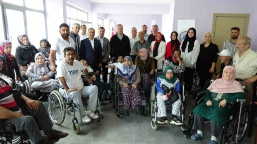 İhtiyaç sahibi engelliler bayram öncesinde sandalyelerine kavuştu
