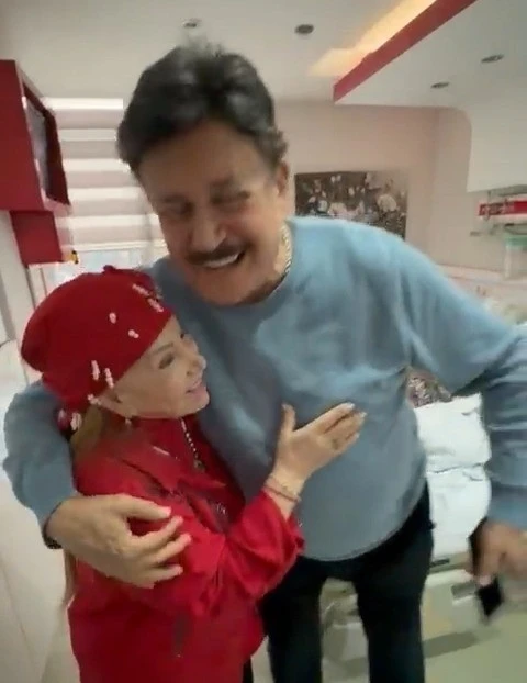 İki efsane yıllar sonra karşılaştı, o anları t&uuml;rk&uuml; s&ouml;yleyerek ta&ccedil;landırdı
